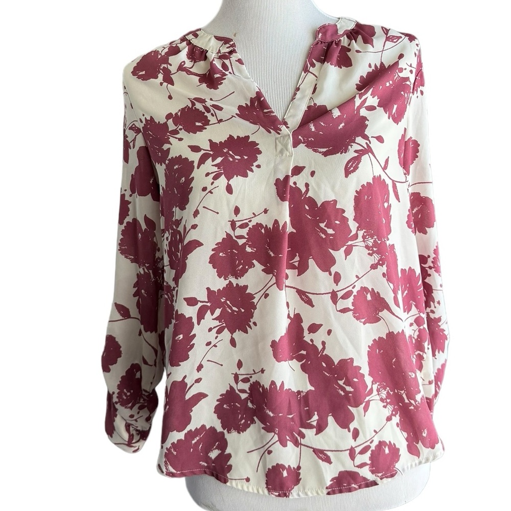 🌼5 For $25🌼 VERA WANG V-Neck Pull Over Blouse Fushia/White Print Size S